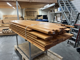 Ca. 71x Douglas tone Zweeds rabat